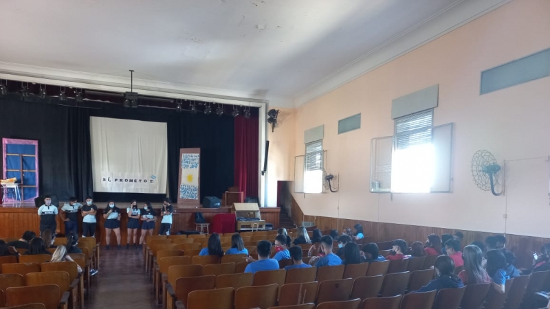 LA PROFESORA LAURA TOMÉ Y SUS ESTUDIANTES DE CUARTO AÑO  NOS COMPARTEN SU TRABAJO.